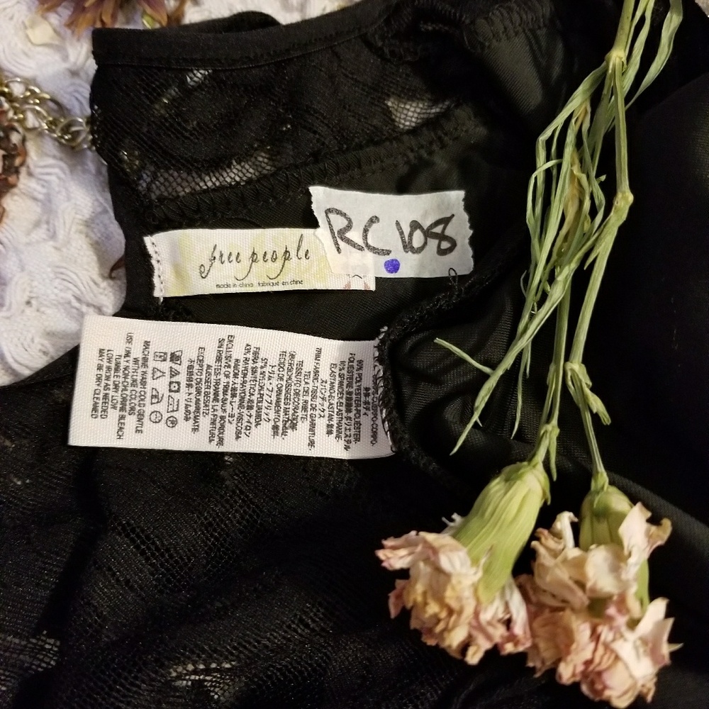 🌻🌺🌻FREE PEOPLE NIGHTSHADE VELVET & LACE DRESS!! - Picture 7 of 8